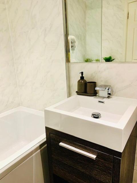 Cosy Roseburn Apartment, Edinburgh - 2 Bedrooms, Free Parking ภายนอก รูปภาพ