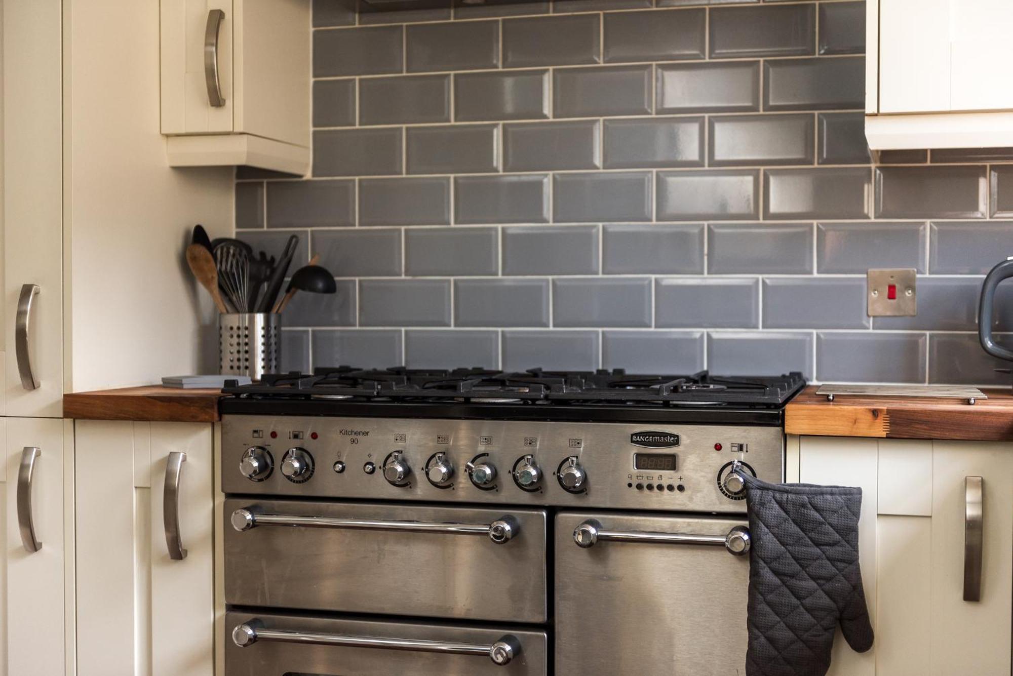 Cosy Roseburn Apartment, Edinburgh - 2 Bedrooms, Free Parking ภายนอก รูปภาพ