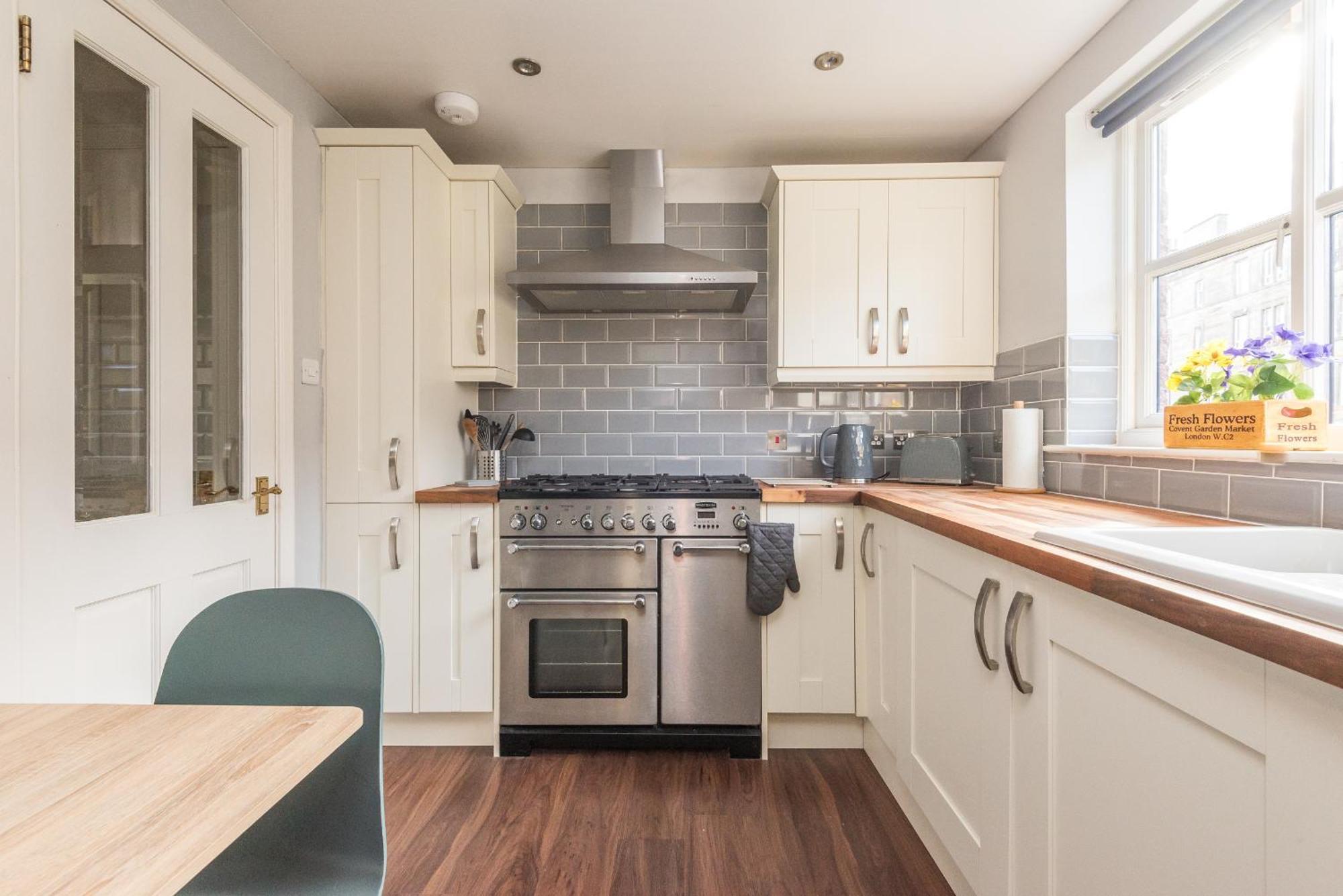 Cosy Roseburn Apartment, Edinburgh - 2 Bedrooms, Free Parking ภายนอก รูปภาพ