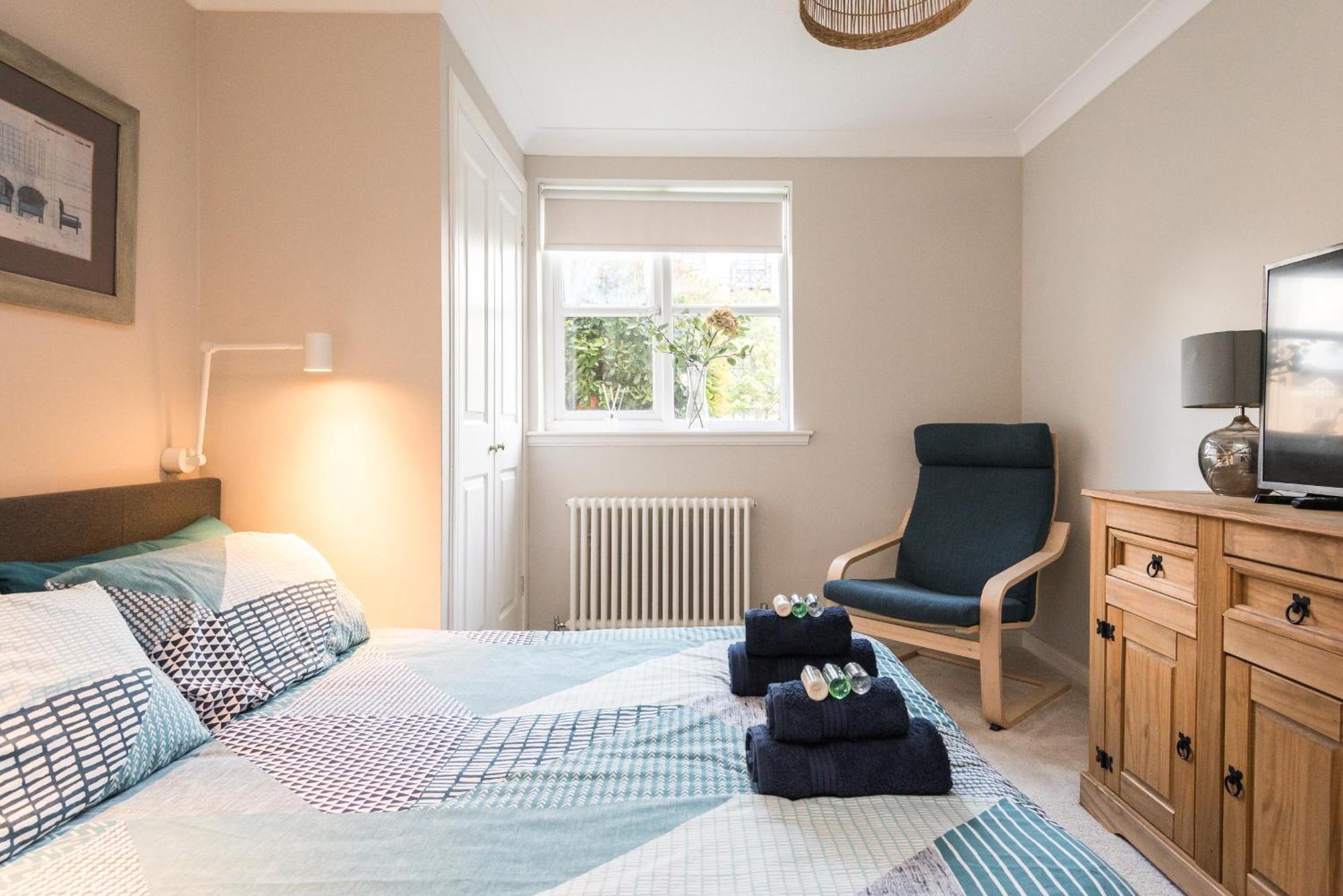 Cosy Roseburn Apartment, Edinburgh - 2 Bedrooms, Free Parking ภายนอก รูปภาพ