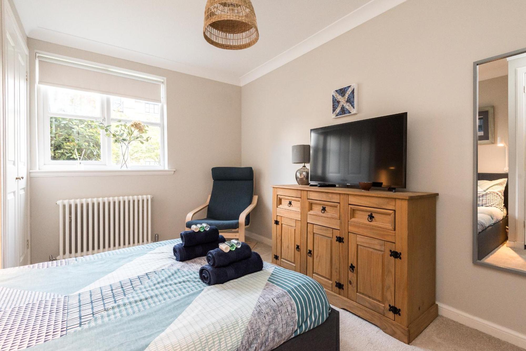Cosy Roseburn Apartment, Edinburgh - 2 Bedrooms, Free Parking ภายนอก รูปภาพ