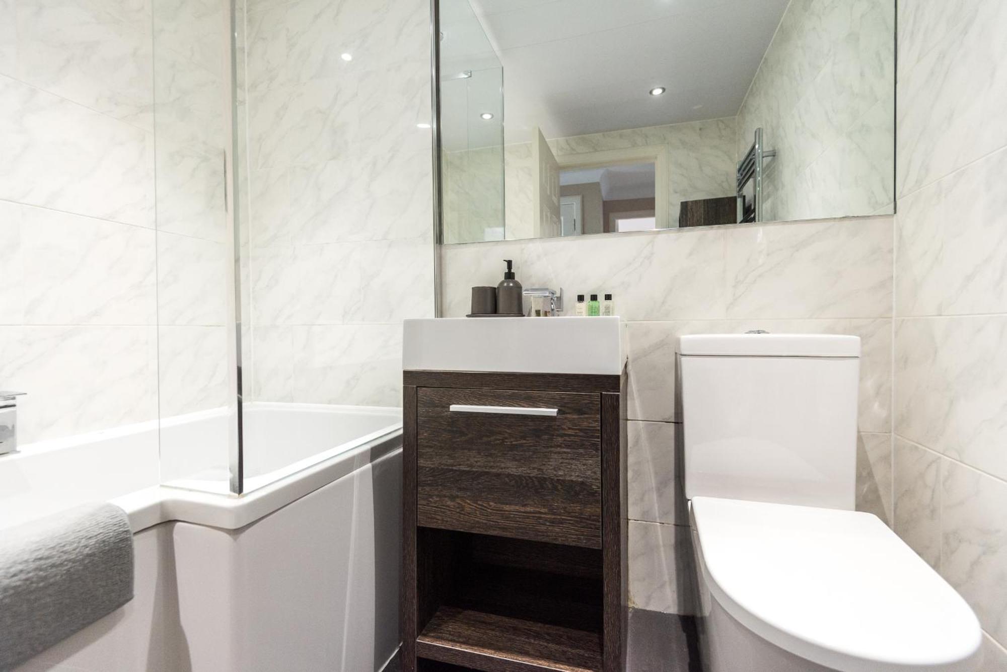 Cosy Roseburn Apartment, Edinburgh - 2 Bedrooms, Free Parking ภายนอก รูปภาพ